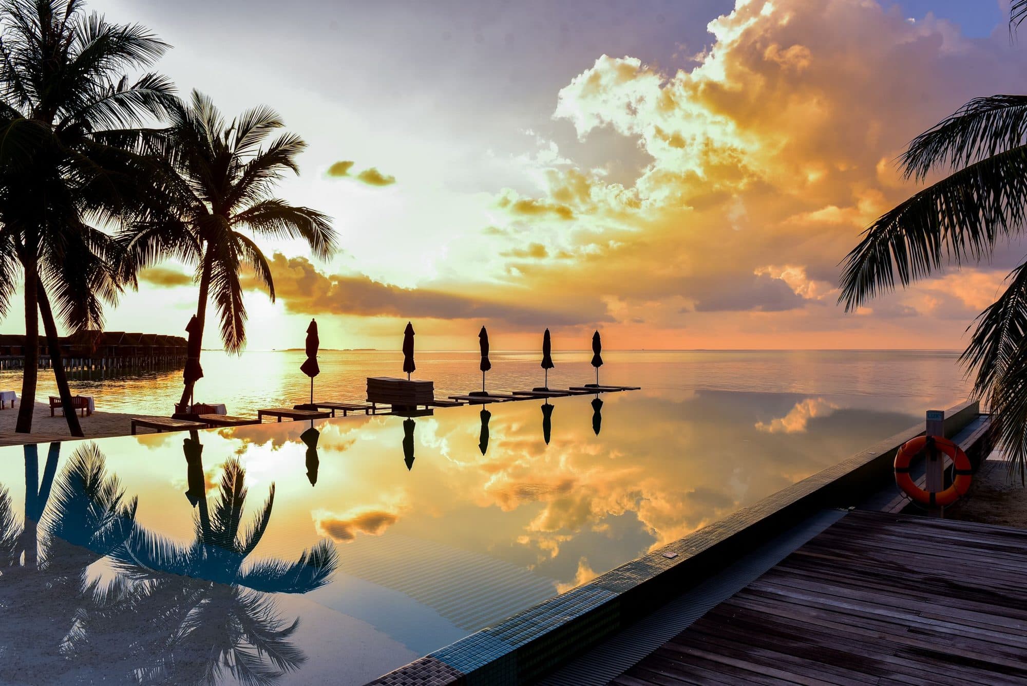 Infinity pool reflecting a tropical sunset, the kind of image that makes a hotel profile stand out in Google Maps
